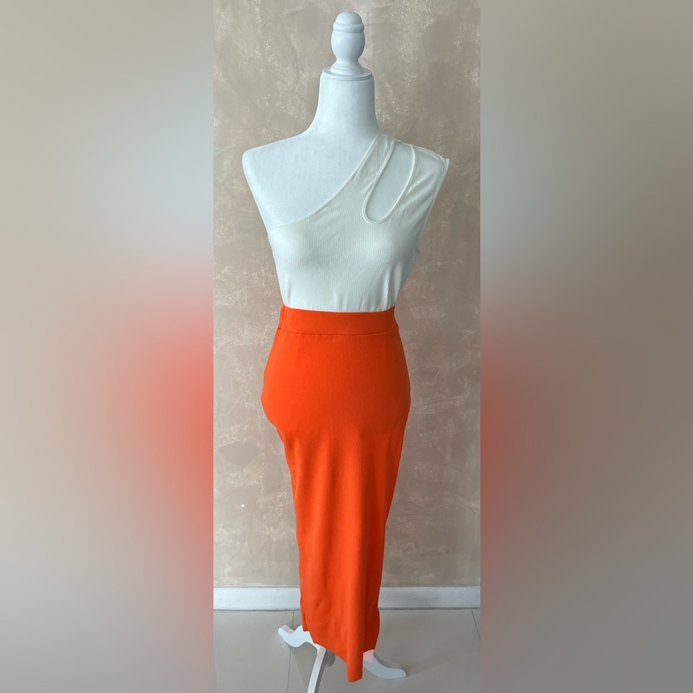 NEVER WORN - BCBG tank and Micas midi pencil skirt